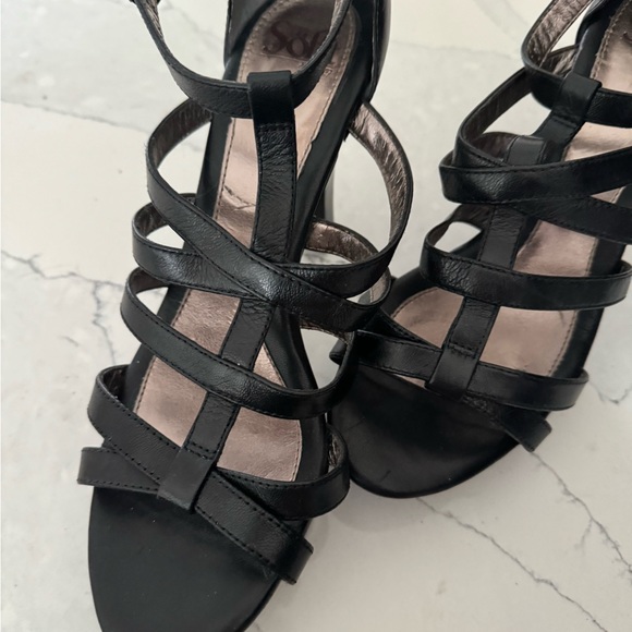 Soft never worn heels size 10 - Picture 3 of 8